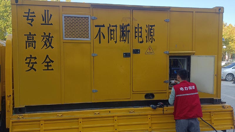 双江柴油发电机组和UPS电源配合使用时，如何避免切换过程中的电力中断？
